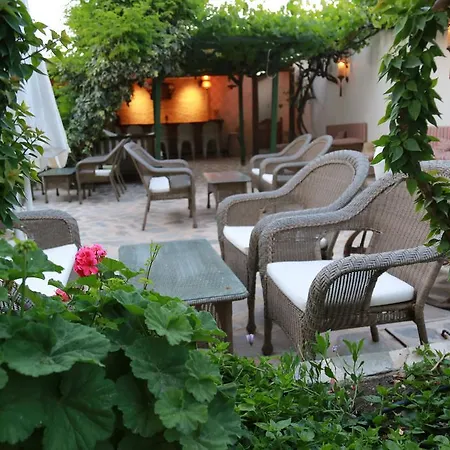 Dardanos Hotel