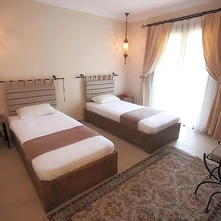 Dardanos Hotel 2*